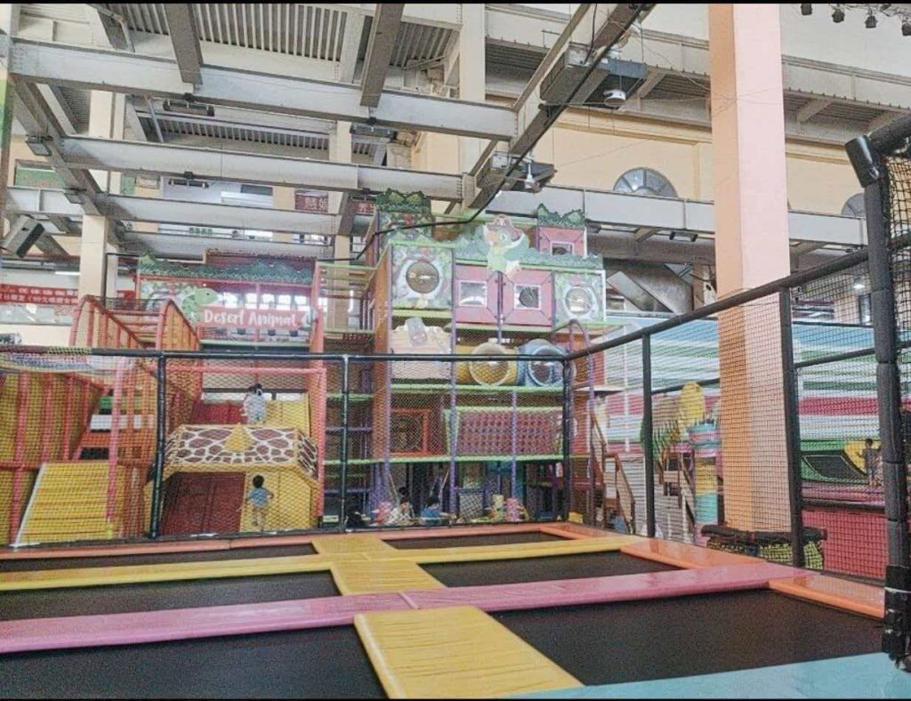 Trampoline & Rope Course Park - detailed features