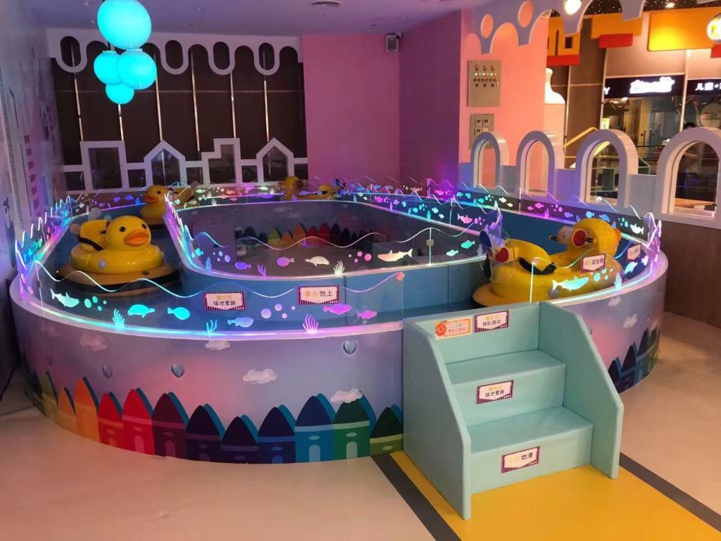 Kids' Water Bumper Boat - in operation