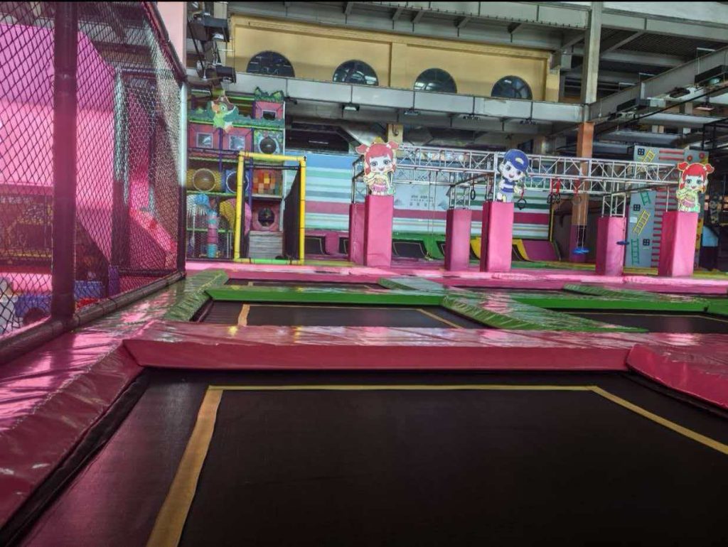 Trampoline & Rope Course Park - close-up details