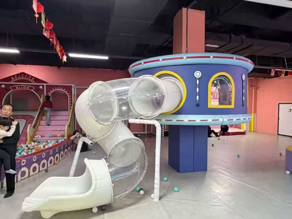 600㎡ Indoor Kids Playground - side view