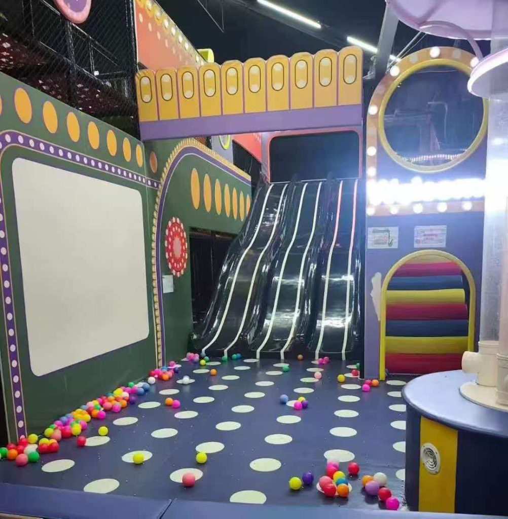 400㎡ Indoor Kids Playground - side view